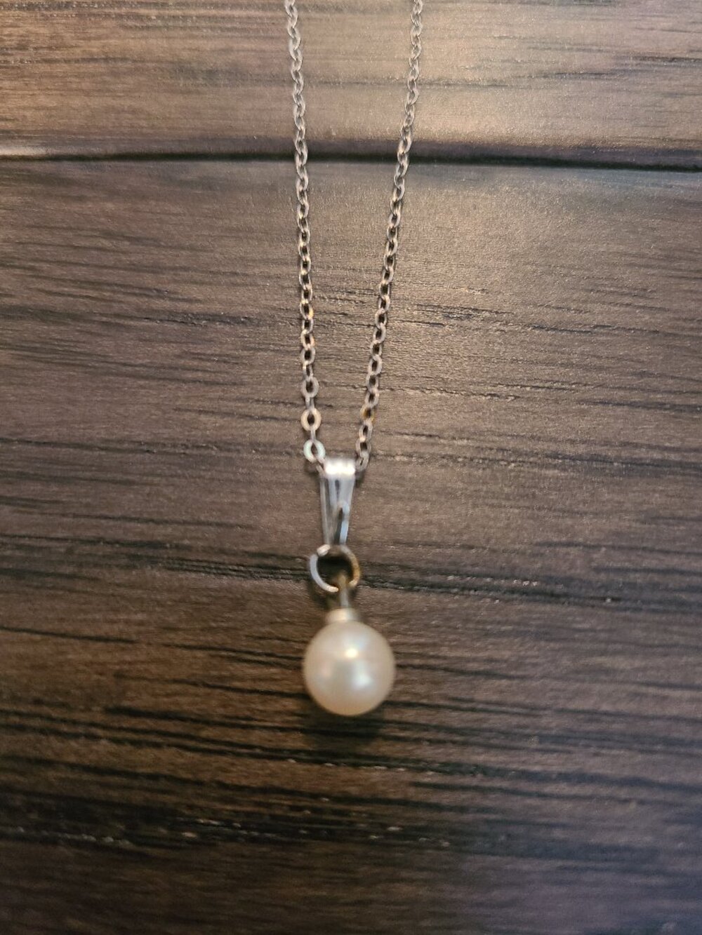 Vintage 1960s - pearl on a chain